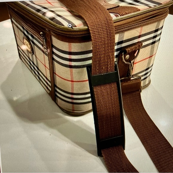 Burberry’s Look- Make Up Case (Not Authentic) - Picture 6 of 10